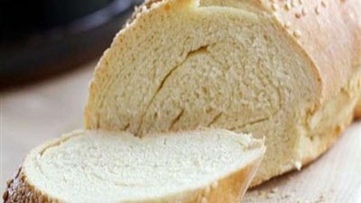 بسبب مرض نفسي نادر... طفلة تعيش 10 سنوات على الخبز فقط