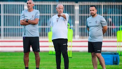 جلسة خاصة من فيريرا للاعبين الزمالك قبل مران اليوم