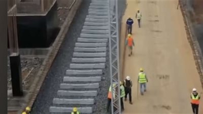 عودة حركة قطارت السكة الحديد لطبيعتها بعد رفع عربة بقطار الإسكندرية