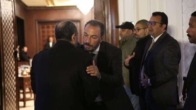 بدء عزاء والدة الفنان طارق لطفي