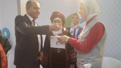 السفير الأردني بالقاهرة يزور المعرض العربي للأسر المنتجة بقصر القبة