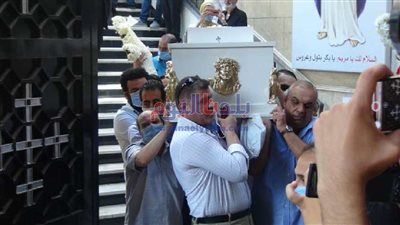 صور جنازة الفنان المنتصر بالله بعد تشييعها من أحد كنائس المهندسين