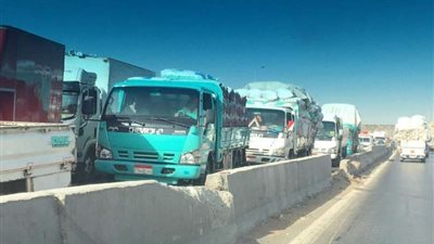 انقلاب سيارة نقل على الطريق الدائري اتجاه أكتوبر.. صور