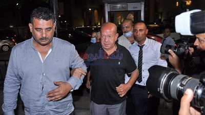 رغم سوء حالته الصحية.. لطفي لبيب يقدم واجب العزاء في المنتصر باللّه (صور)