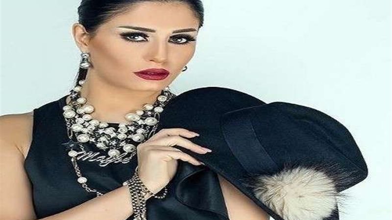 الفنانة منة فضالي