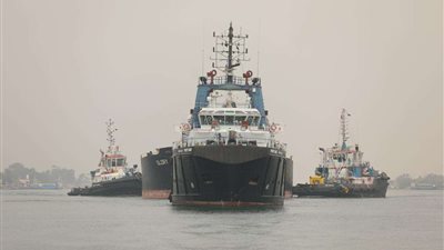 انتظام حركة الملاحة بالمجرى الملاحى لقناة السويس