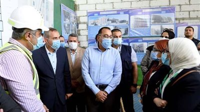 رئيس الوزراء يتفقد مشروع مركز علاج الأورام بكفر الشيخ