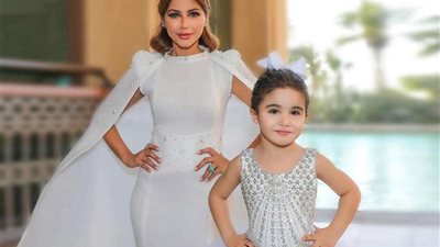 رفقة ابنتها.. مهيرة عبد العزيز في أحدث ظهور لها