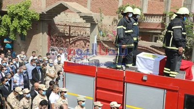 محافـظ المنوفية ومدير الأمن يتقدمان الجنازة العسكرية للشهيد محمود عبد الغفار