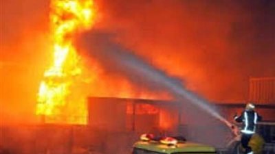 بالفيديو.. حريق هائل  في عقار بشارع جسر السويس