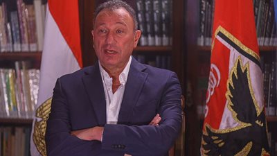 تأجيل التجديد لـ 3 لاعبين .. الخطيب يعطي الضوء الأخضر لتجديد عقد نجم الأهلي