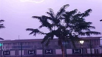 تسخين يصل لـ30.000 درجة مئوية.. سبب حدوث البرق أثناء المطر