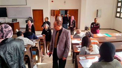 مندور: سير وتهيئة الأجواء للطلاب داخل اللجان بجامعة قناة السويس