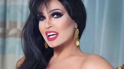 بفستان مكشوف الصدر.. فيفي عبده تشعل السوشيال ميديا
