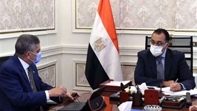 رئيس الوزراء يتابع موقف الأعمال والمشروعات بهيئة قناة السويس