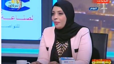 في شهر النصر.. فتاة مصرية تقدم التحية للسيسي باللغة الصينية.. فيديو