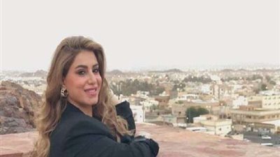 شاهد.. ناشطة سعودية تشعل السوشيال ميديا والشرطة تقبض عليها