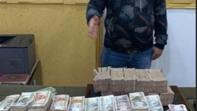 ضبط شخص لإتجاره بالنقد مُستقطبًا الأجانب من أمام البنوك بالهرم