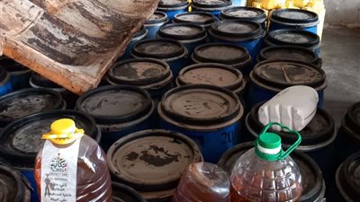 تموين الشرقية يضرب بيد من حديد ويضبط 384 طن مواد صناعية مجهولة المصدر