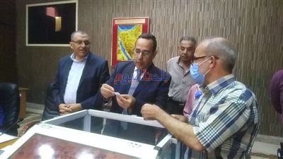 محافظ شمال سيناء يجري القرعة لتوزيع الوحدات السكنية على المنقولين من الشيخ زويد ورفح