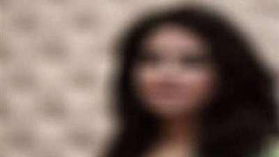 ممثلة تتهم مخرج شهير بمواقعتها جنسيًا في منزله