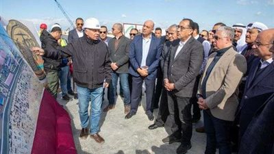 رئيس الوزراء يتفقد أعمال تطوير ميناء العريش البحري