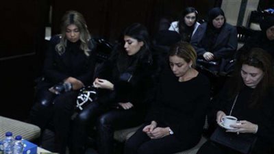 بالصور .. زينة وإيمان العاصي ودينا فؤاد في عزاء والد ريم البارودي
