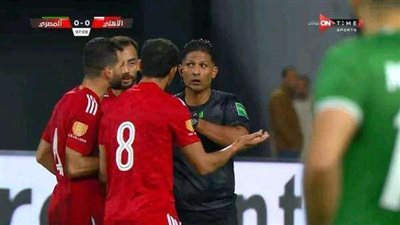 كلاتينبرج لحكم الأهلي والمصري: تصرفات محمود متولي لا تستدعي الإنذار