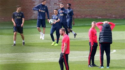 جماهير مانشستر يونايتد تُهاجم الفريق الأحمر بسبب 