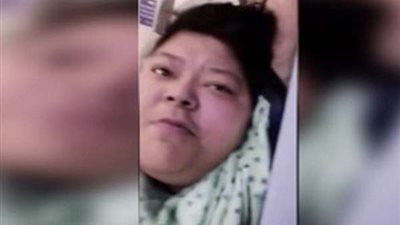 ممرضات يسخرن من مريضة أثناء احتضارها (فيديو صادم)