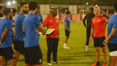 موسيماني يعلن قائمة الأهلي لمباراة إنبي