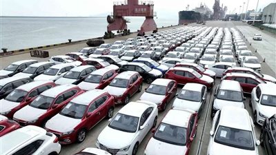 الحكومة تكشف حقيقة مد فترة العمل بقانون تيسير استيراد سيارات المصريين بالخارج