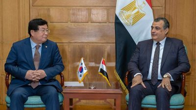 وزير الدولة للإنتاج الحربى يستقبل وفد البرلمان الكوري الجنوبي لبحث أوجه التعاون