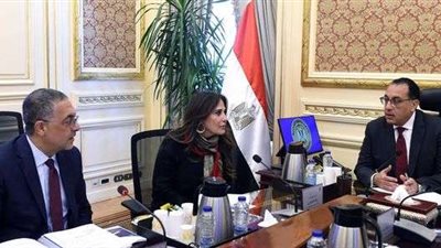 رئيس الوزراء يتابع مع رئيس هيئة الاستثمار والمناطق الحرة عددا من ملفات العمل