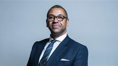 «جيمس كليفرلي» يعبر عن موقفه تجاه عقوبات روسيا المفروضة ضده