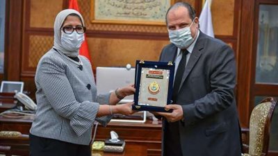 وزيرة الصحة تكرم خالد الصاوي (صور)