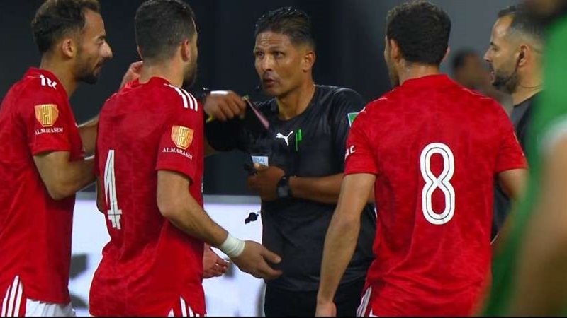 لاعبو الأهلي