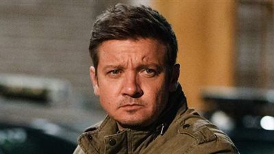 بعد أسبوعين في العناية المركزة.. جيريمي رينر يخرج من المستشفى ويعود لمنزله