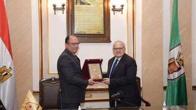 مذكرة تفاهم لتعزيز التعاون بين جامعتى القاهرة وحلوان فى الملفات الوطنية