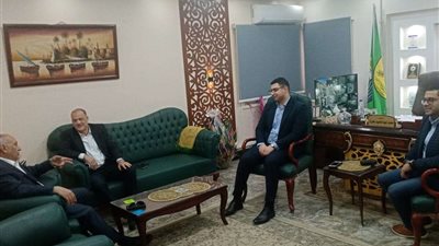 رئيس الكتلة البرلمانية يلتقي وكيل تعليم الإسماعيلية لمتابعة امتحانات الشهادة الإعدادية