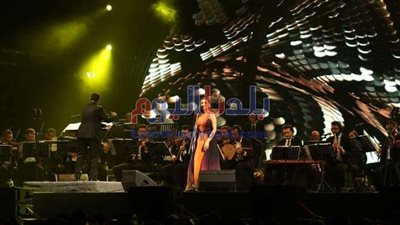 حضور جماهيري كبير في حفل أنغام بالمنارة (صور)