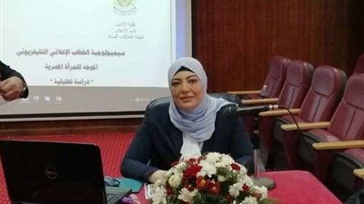 الباحثة حنان نجار تناقش رسالة ماجستير 