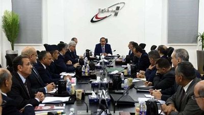 رئيس الوزراء يبحث استكمال العناصر اللازمة لتنفيذ برنامج الفضاء الوطني