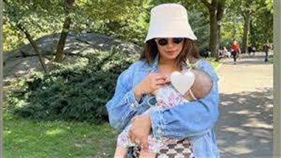 بريانكا شوبرا  في جلسة تصوير جديدة برفقه ابنتها ..تفاصيل