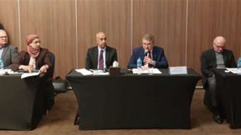 خلال الجلسة