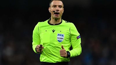 تعرف علي السيرة الذاتية لحكم مباراة القمة بين الأهلي والزمالك