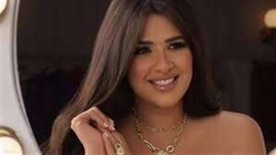 ياسمين عبد العزيز تخطف العين بإطلالة ناعمة..بـ مجوهرات أنيقة.