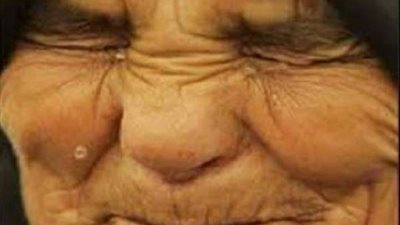 ضاعت الإنسانية.. طالبة وصديقيها يسرقن جارتهم ويصورن فيديو خادش لها