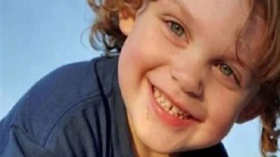 قتل نفسه.. وفاة طفل 3 سنوات بسبب حرص والده الزائد (تفاصيل)