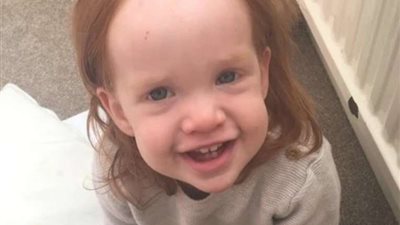 سيدة تكتشف كارثة تقوم بها طفلتها مع والدها